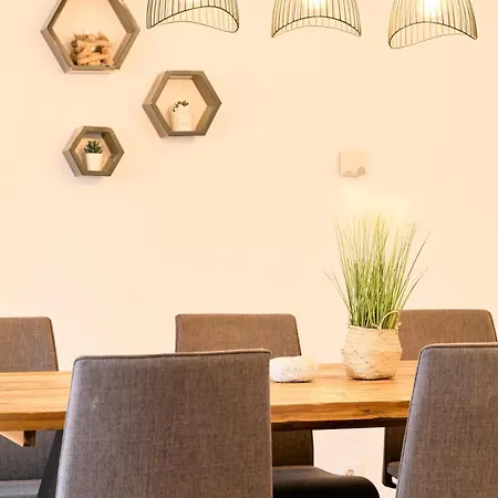 Stilvolle Gartenterrassenwohnung Mitten In In Seenaehe Appartement Brégence