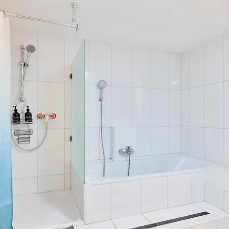 Stilvolle Gartenterrassenwohnung Mitten In In Seenaehe Appartement *