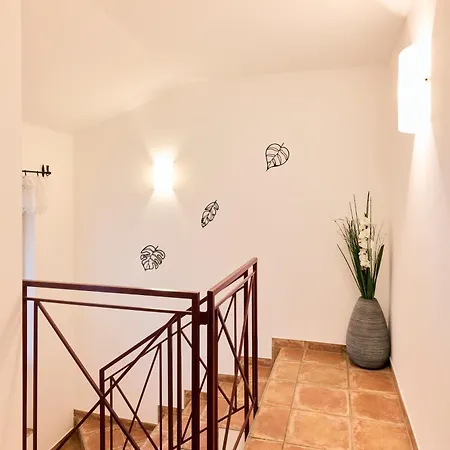 Stilvolle Gartenterrassenwohnung Mitten In In Seenaehe Appartement *